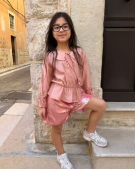 BLUSA ROSA ANTICO E SHORTS DI PAILLETTES